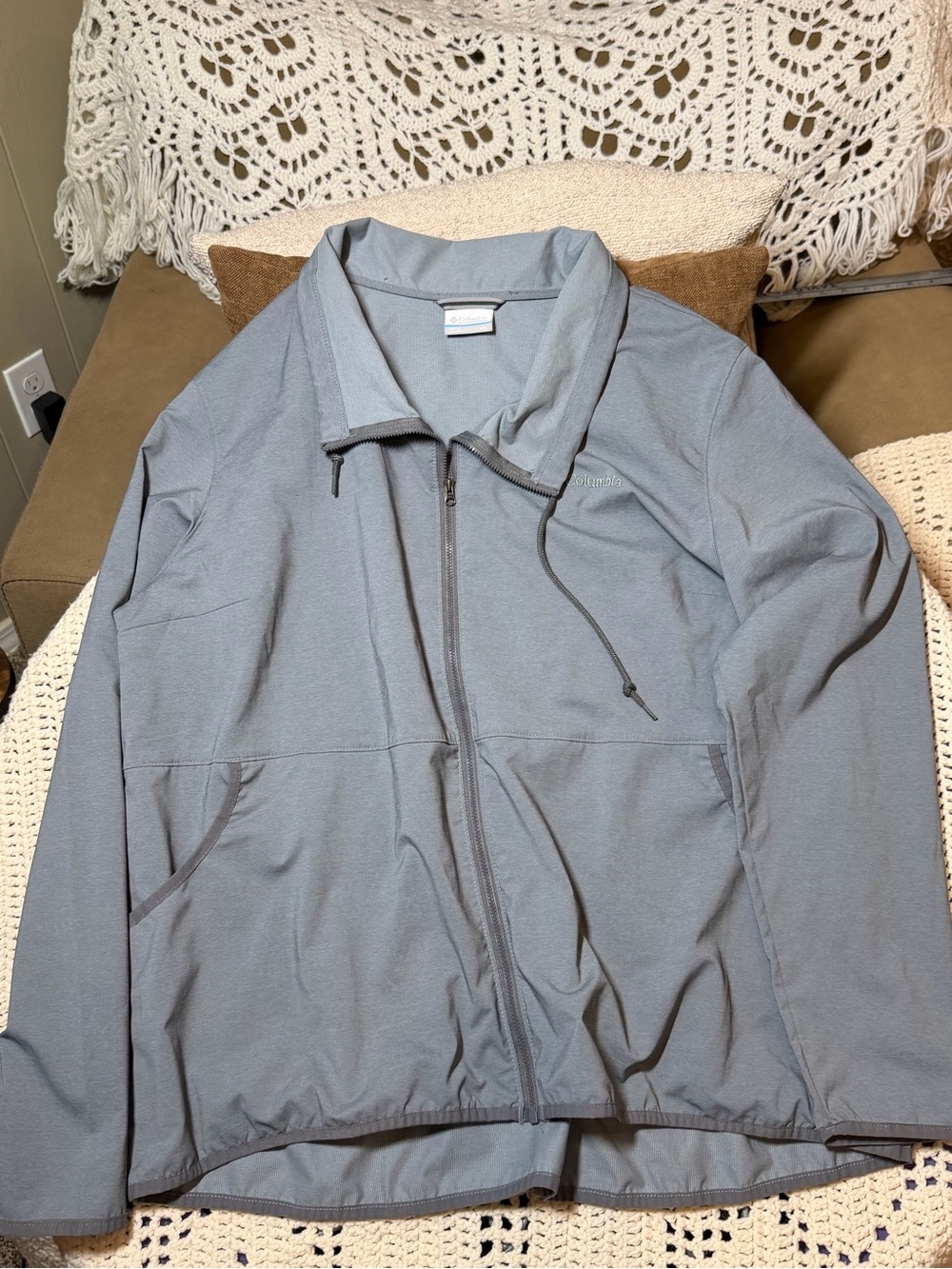Columbia Light Gray Women's Lightweight Full-Zip Shirt Jacket